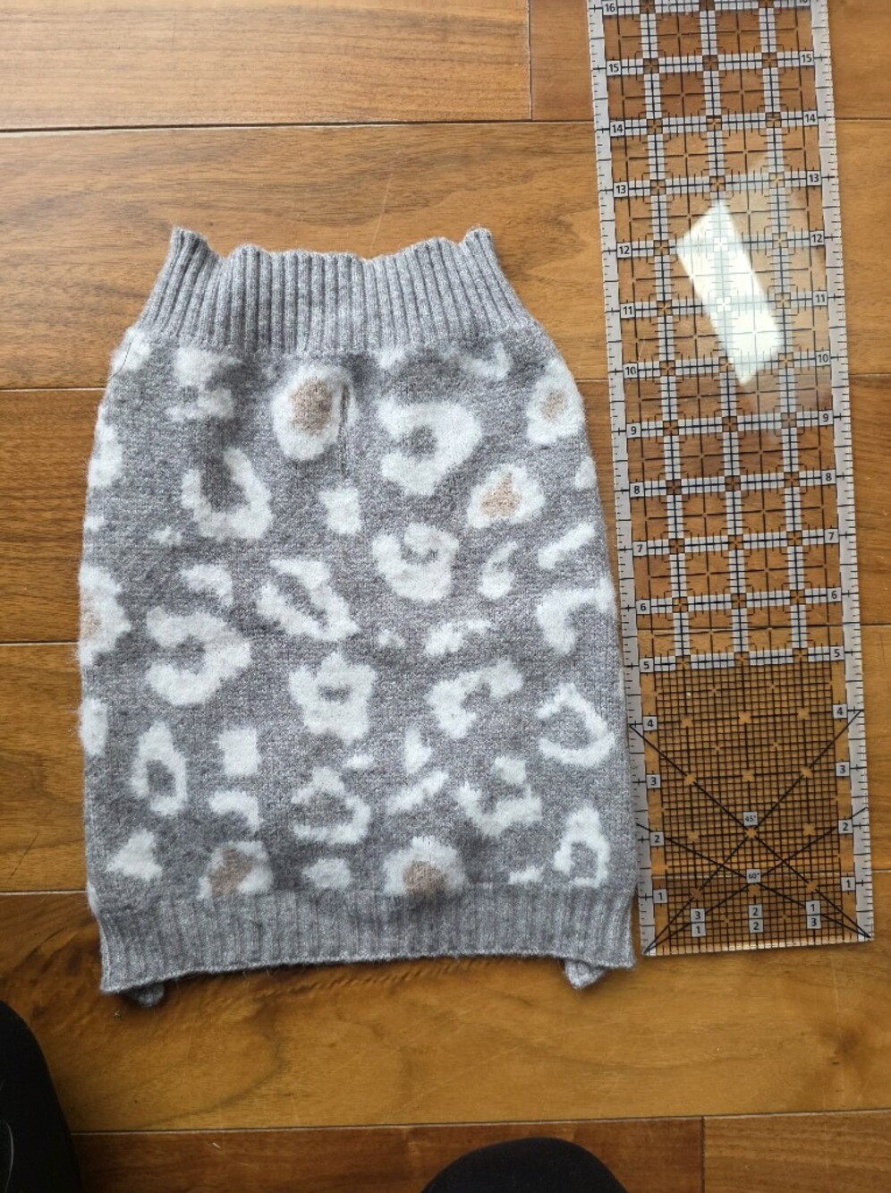 🩷Dog Sweater Coat Gray Patterned Ribbed Knit - Picture 5 of 6